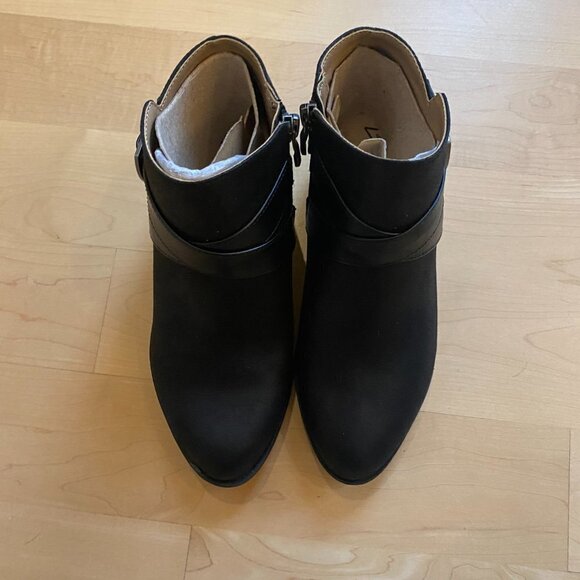 𝅺LIFESTRIDE "Ally" Ankle Bootie Womens New Black Block Heel Buc… - Picture 3 of 10